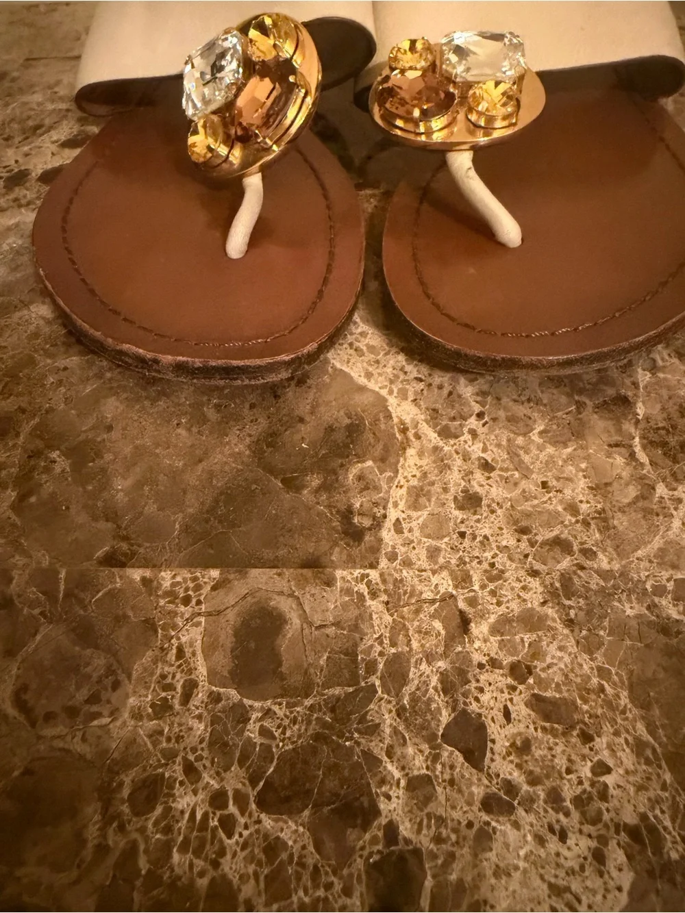 Tory Burch beautiful Women’s Cream Leather Gemstone Accents of Gold Sandals